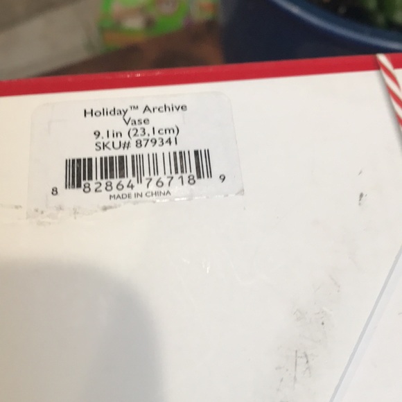 Lenox Holiday Holly Berries 9.1 Vase with Gold Trim in Original Box. - Picture 8 of 8